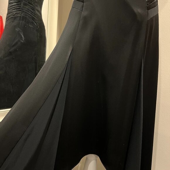 Laundry black halter top dress with ruched sides and two toned material, Size 4 - Picture 4 of 9